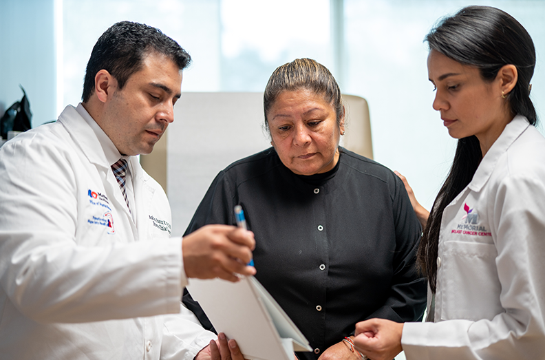 Drs. Andres Alvarez and Aleandra Ergle with patient