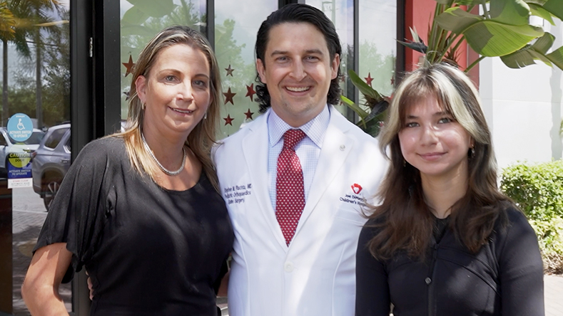 Patient Fiona with her mom and Doctor
